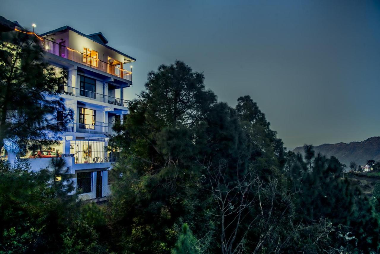 カソーリ Terrace Retreat Bed & Breakfast エクステリア 写真